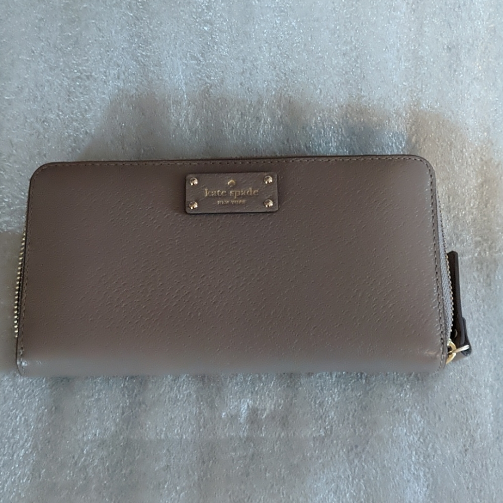 Kate Spade Grove Street Neda Wallet cityscape